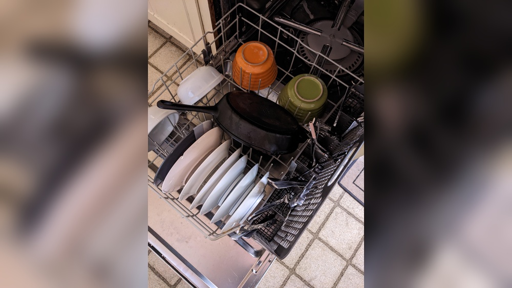 Can Cast Iron Go in Dishwasher