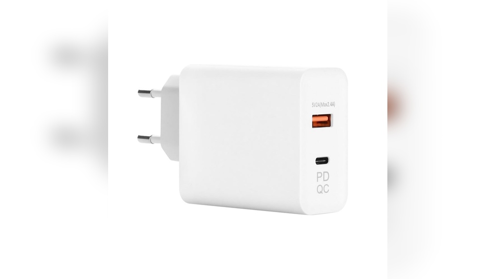 How to Charge Devices Efficiently While Traveling