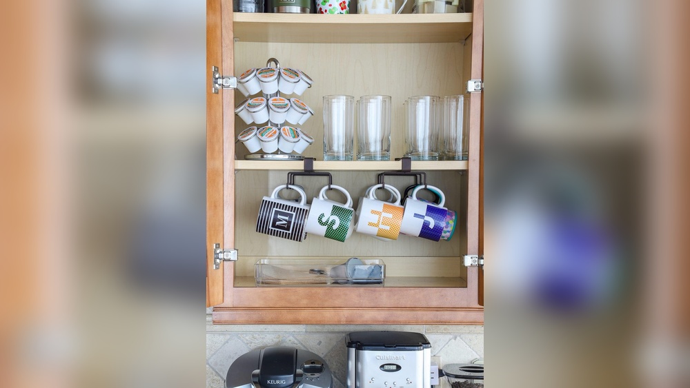 How to Organize Coffee Mugs on Shelves
