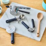 Kitchen Tools for Whom Cooking is New